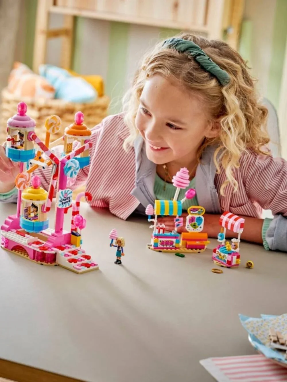 LEGO Friends 42700 Candy & Cupcake Ferris Wheel NIB New in Hand